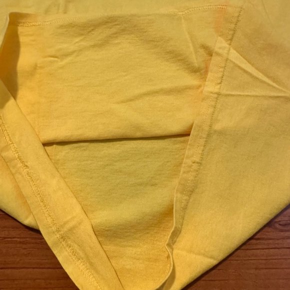 Valley View Yellow Casino 777 San Diego T-Shirt Size Medium Distressed Worn - Picture 4 of 6